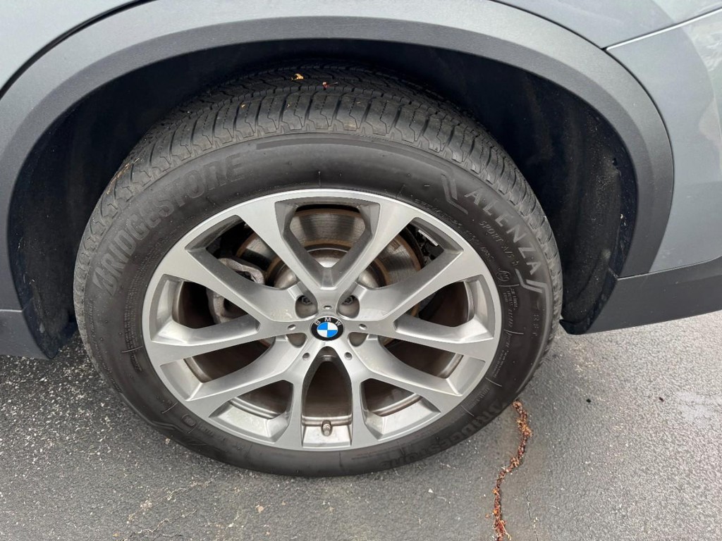 BMW X5 Vehicle Full-screen Gallery Image 07