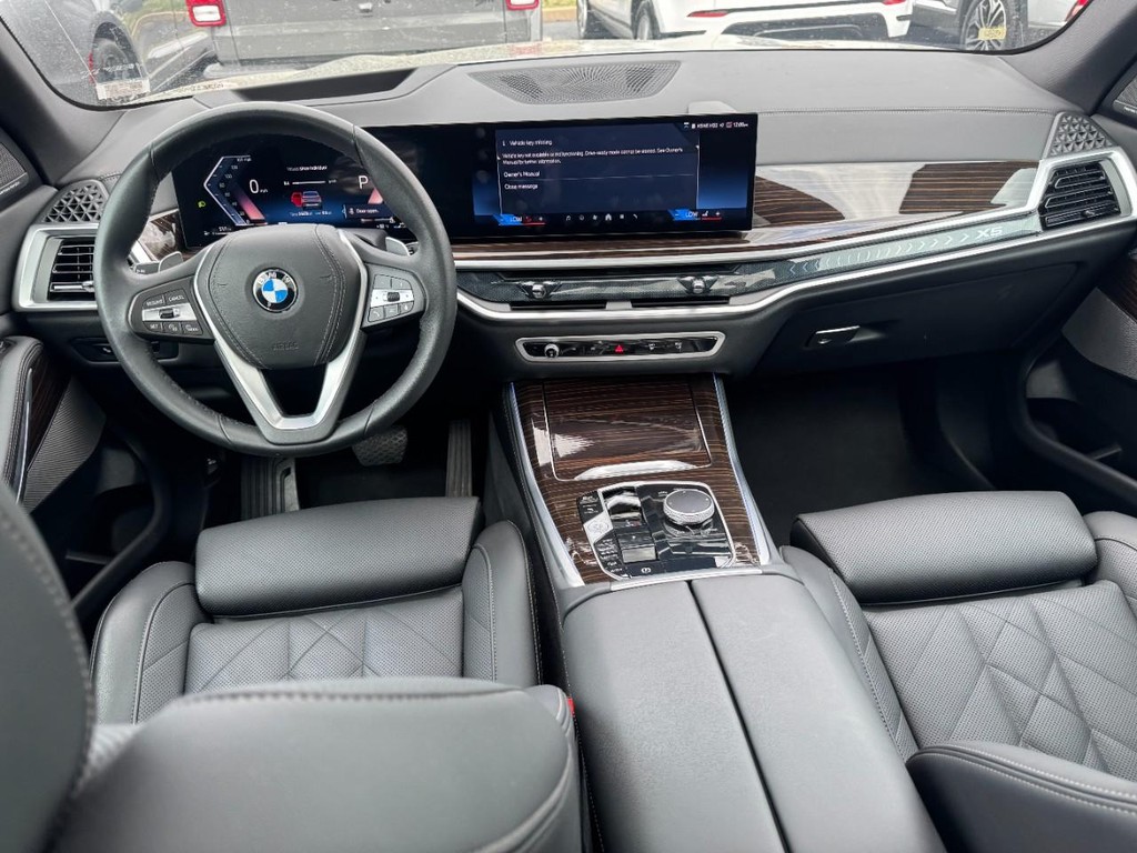 BMW X5 Vehicle Full-screen Gallery Image 12