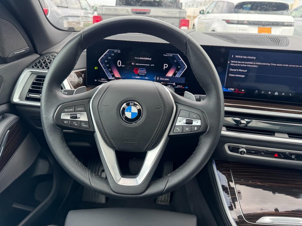 BMW X5 Vehicle Full-screen Gallery Image 13