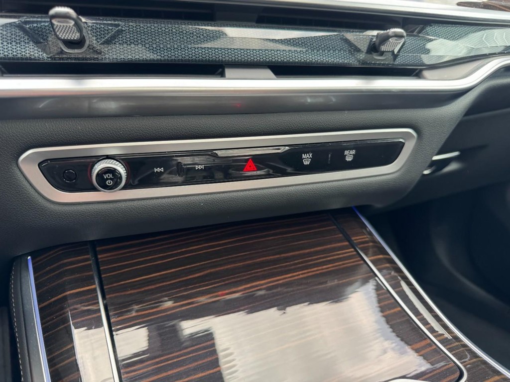 BMW X5 Vehicle Full-screen Gallery Image 20