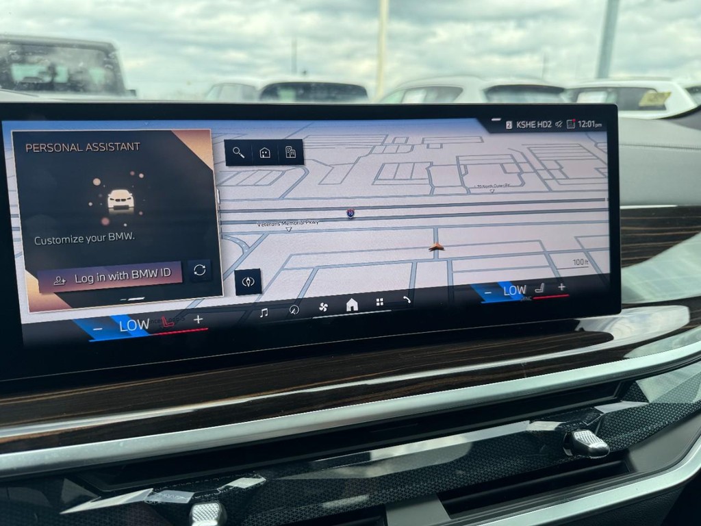 BMW X5 Vehicle Full-screen Gallery Image 22