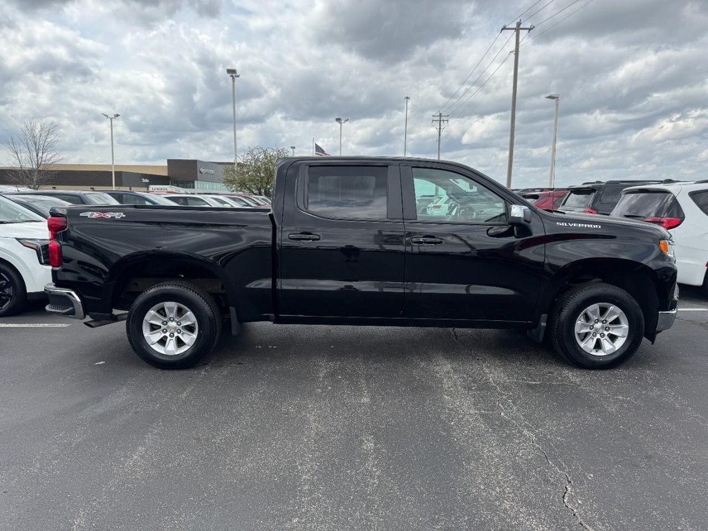 Chevrolet Silverado 1500 Vehicle Full-screen Gallery Image 02