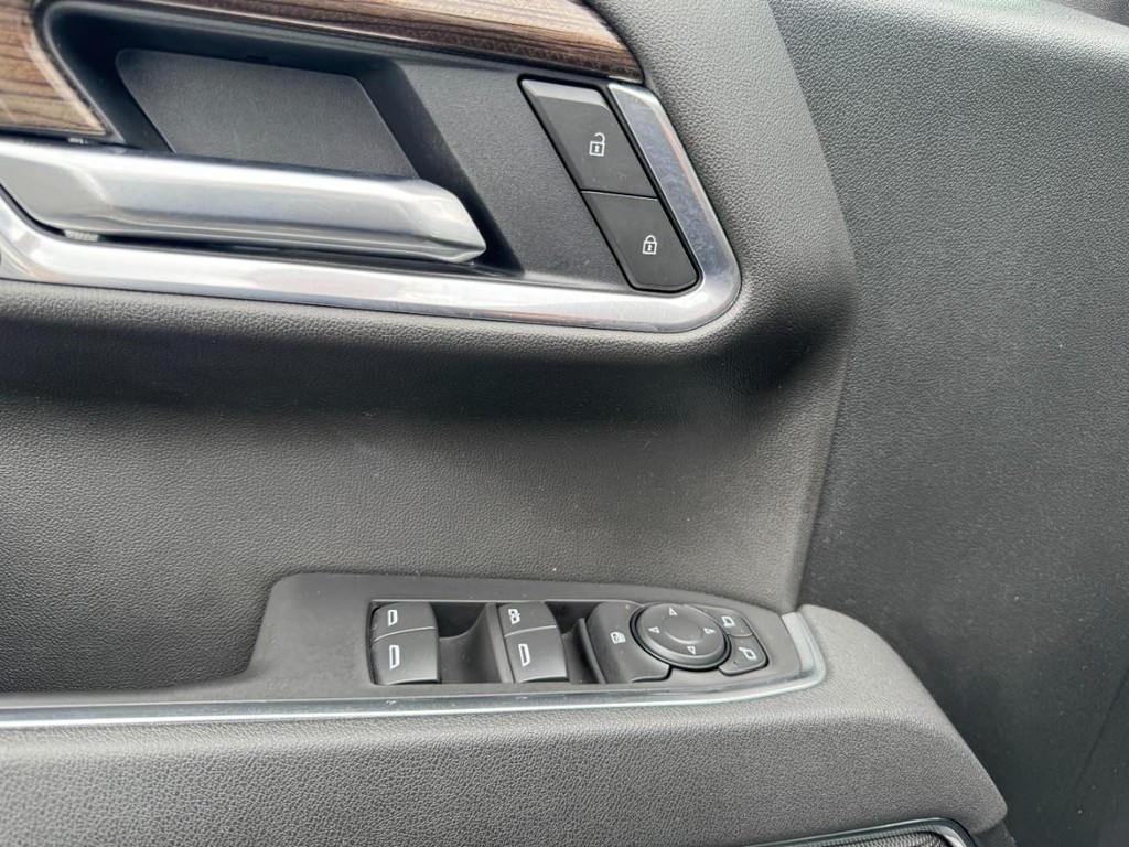 Chevrolet Silverado 1500 Vehicle Full-screen Gallery Image 15