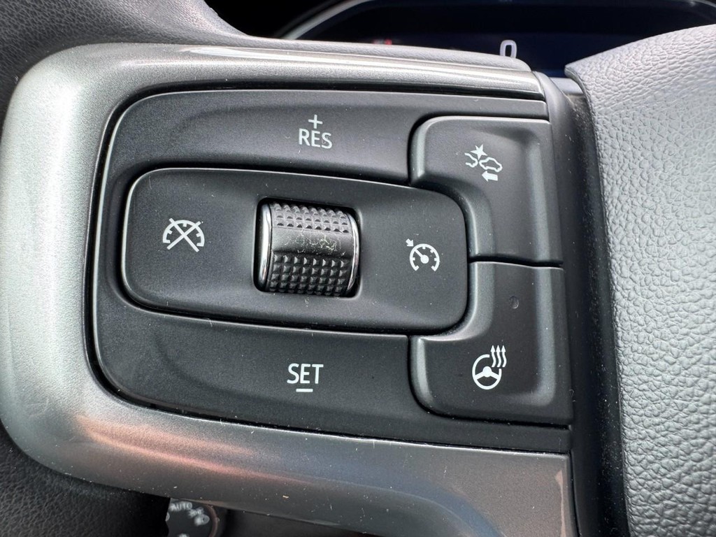 Chevrolet Silverado 1500 Vehicle Full-screen Gallery Image 17