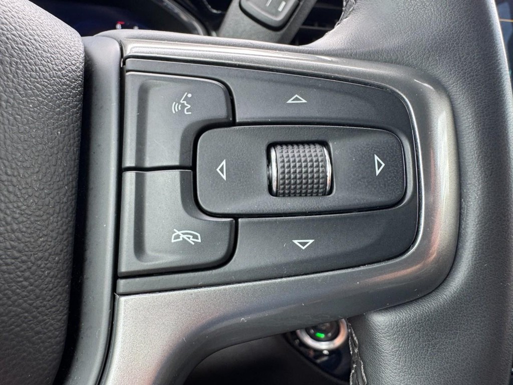 Chevrolet Silverado 1500 Vehicle Full-screen Gallery Image 18