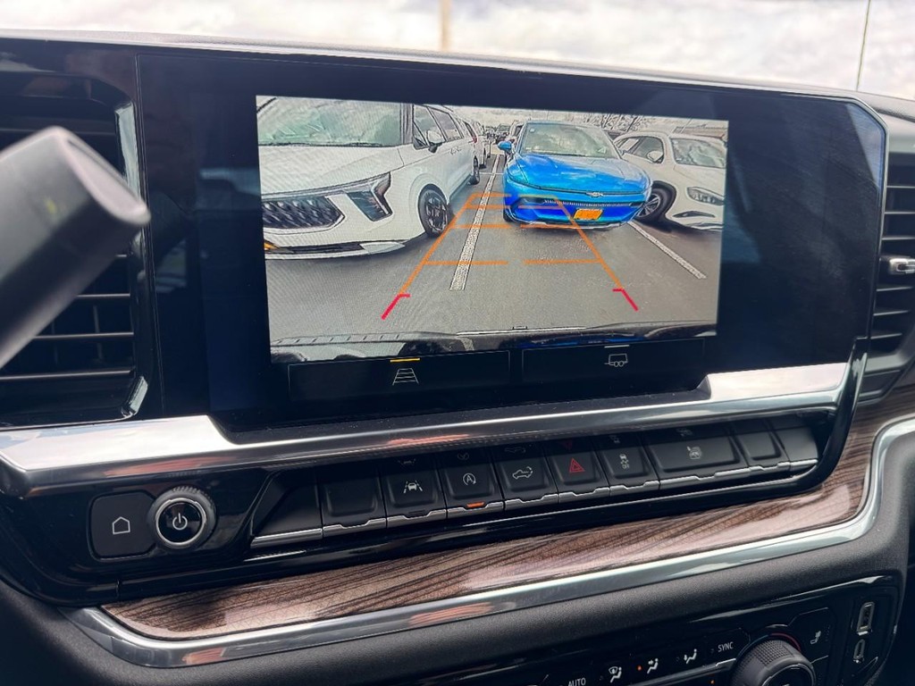 Chevrolet Silverado 1500 Vehicle Full-screen Gallery Image 22