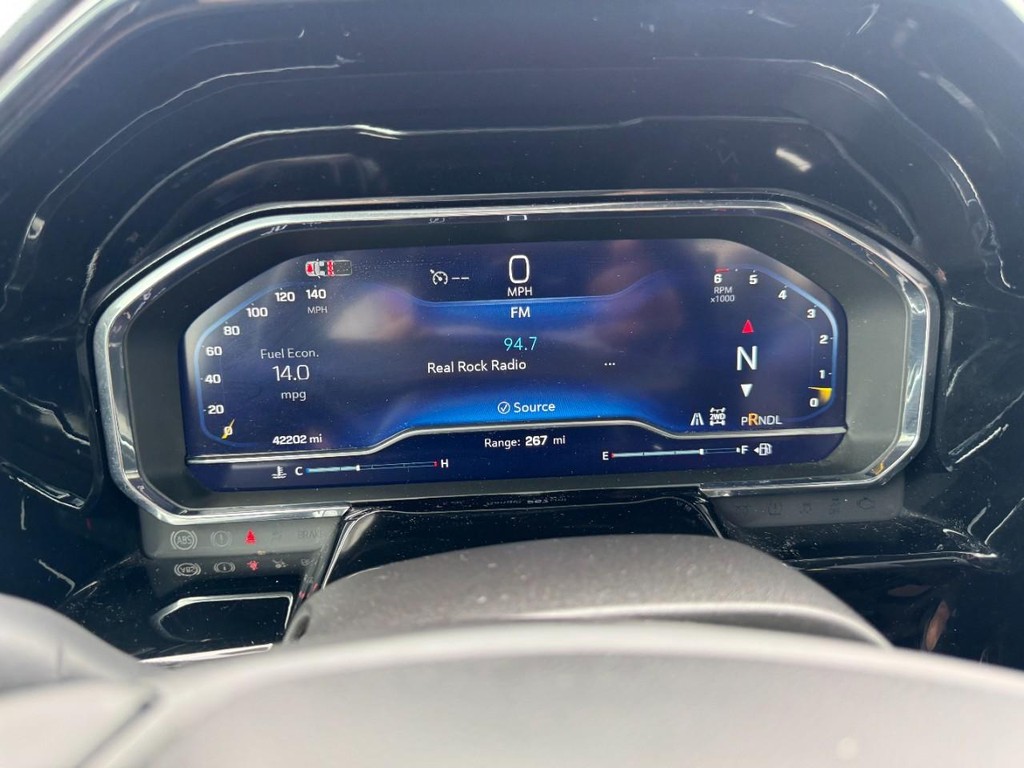 Chevrolet Silverado 1500 Vehicle Full-screen Gallery Image 24