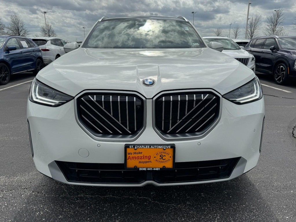 BMW X3 Vehicle Full-screen Gallery Image 09