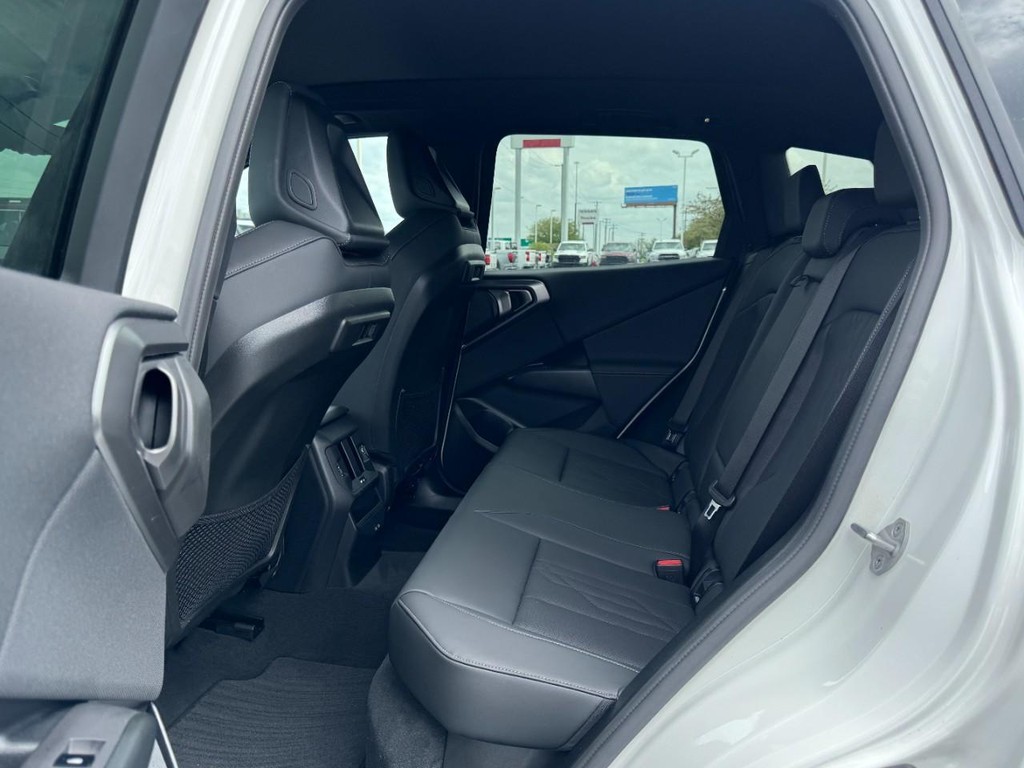 BMW X3 Vehicle Full-screen Gallery Image 10