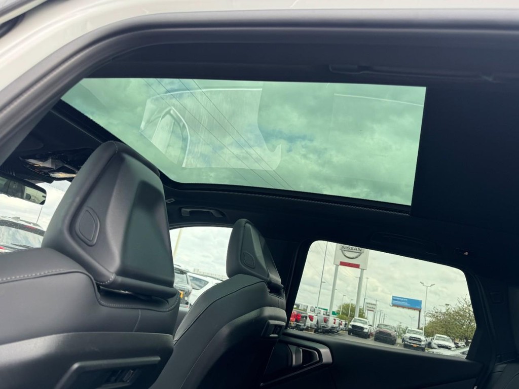 BMW X3 Vehicle Full-screen Gallery Image 11