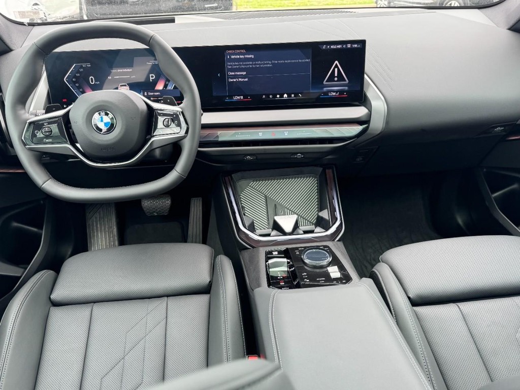 BMW X3 Vehicle Full-screen Gallery Image 12