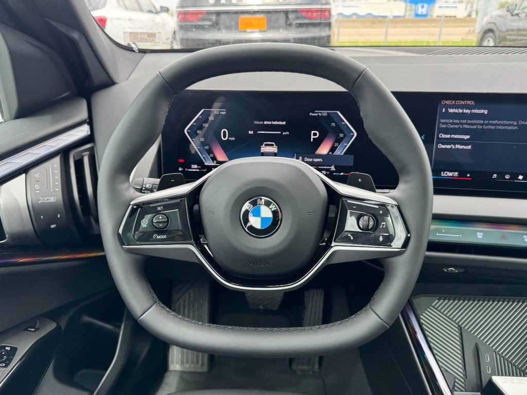 BMW X3 Vehicle Full-screen Gallery Image 13