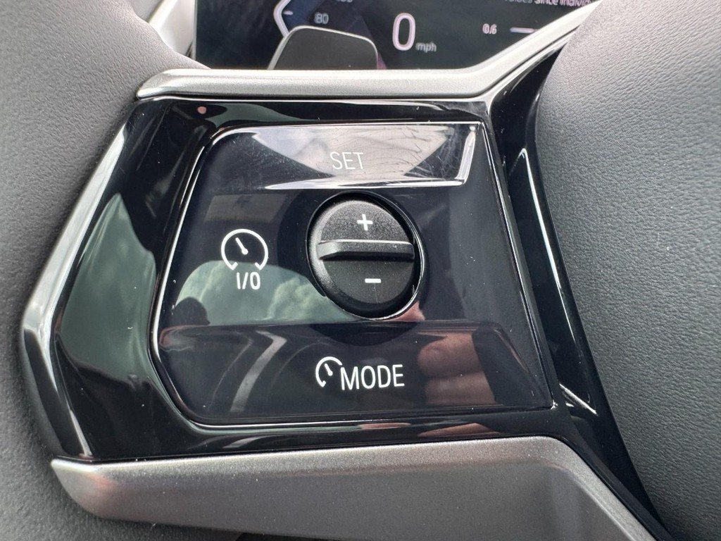 BMW X3 Vehicle Full-screen Gallery Image 17