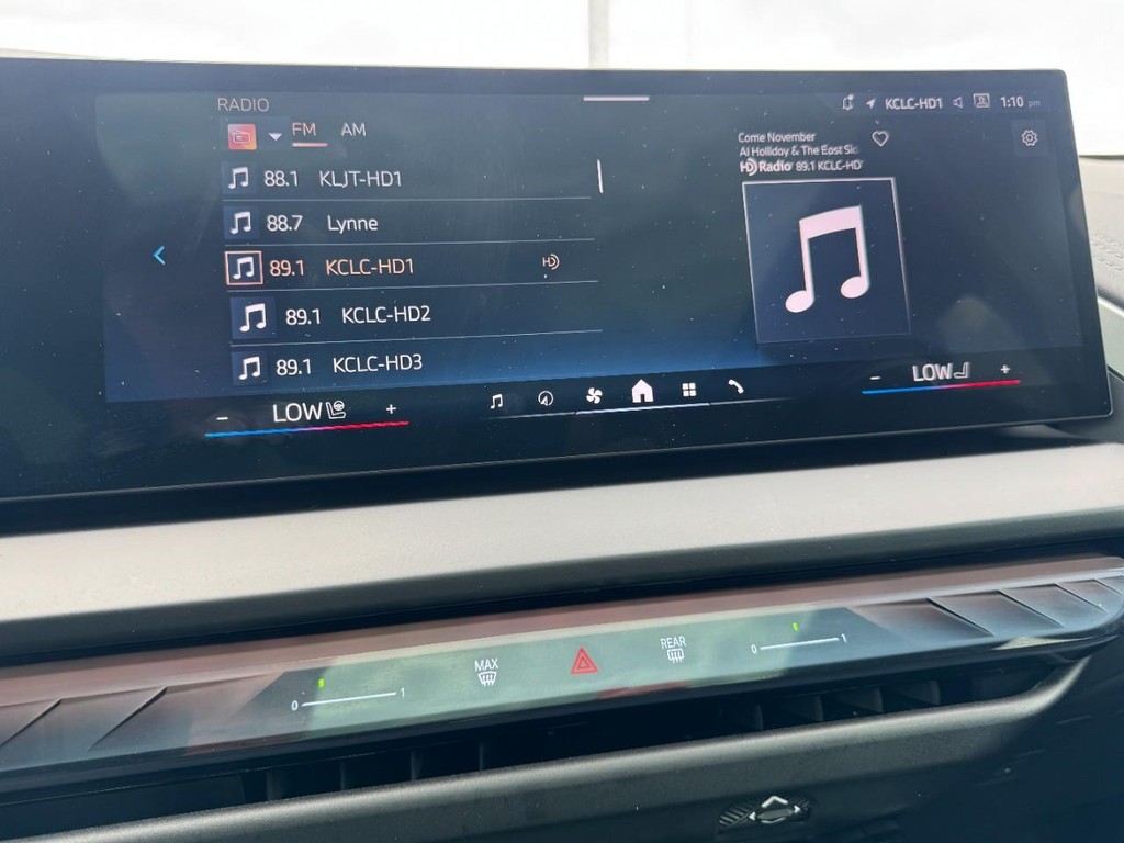 BMW X3 Vehicle Full-screen Gallery Image 19