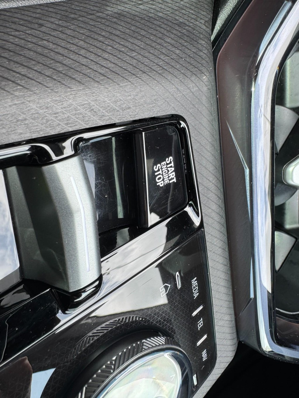 BMW X3 Vehicle Full-screen Gallery Image 21