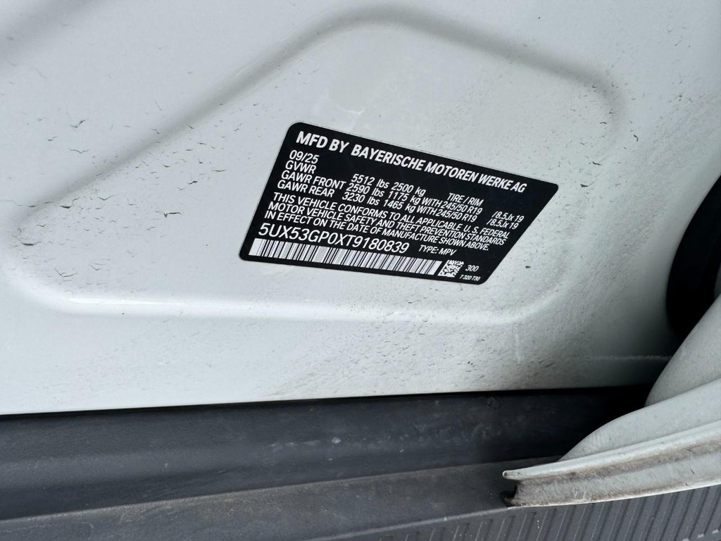 BMW X3 Vehicle Full-screen Gallery Image 23