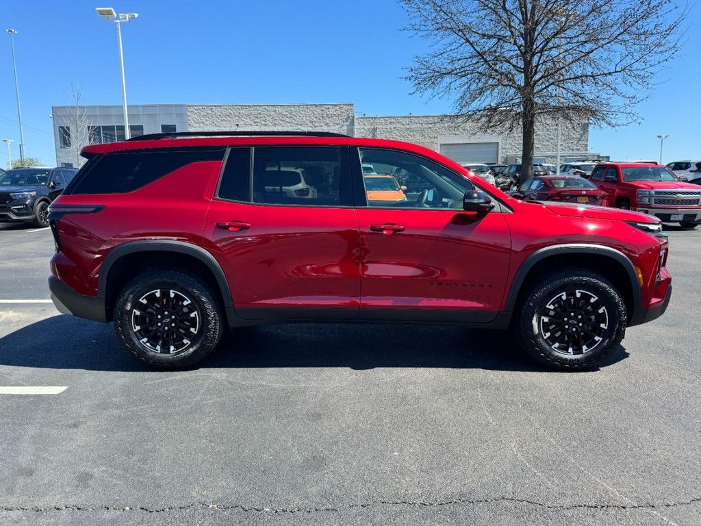 Chevrolet Traverse Vehicle Full-screen Gallery Image 02