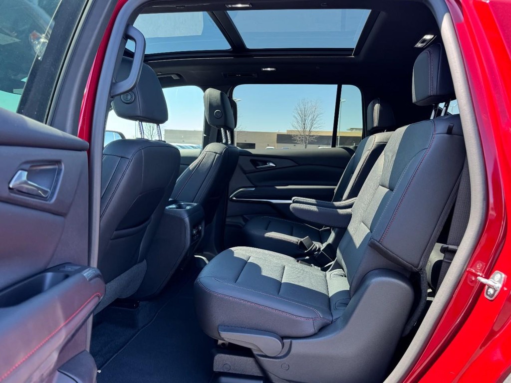 Chevrolet Traverse Vehicle Full-screen Gallery Image 10