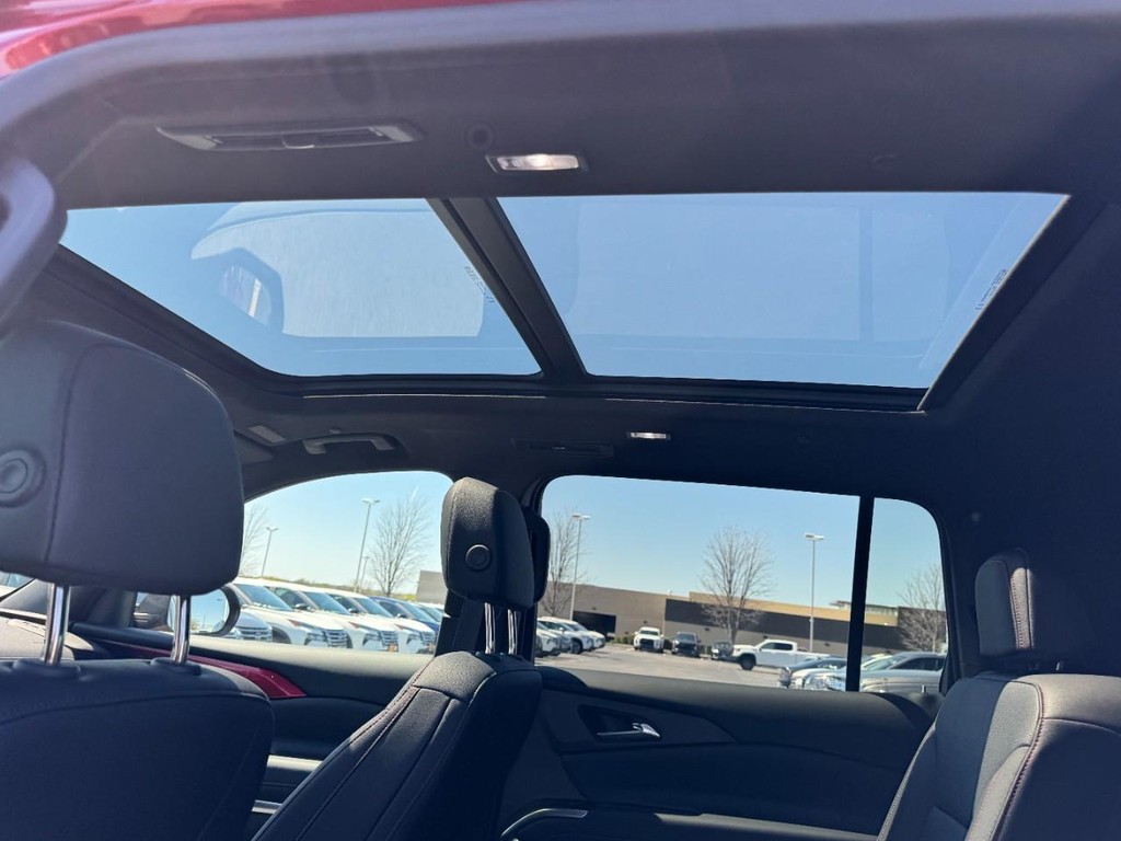 Chevrolet Traverse Vehicle Full-screen Gallery Image 11