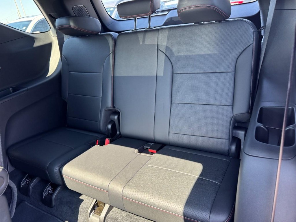 Chevrolet Traverse Vehicle Full-screen Gallery Image 12