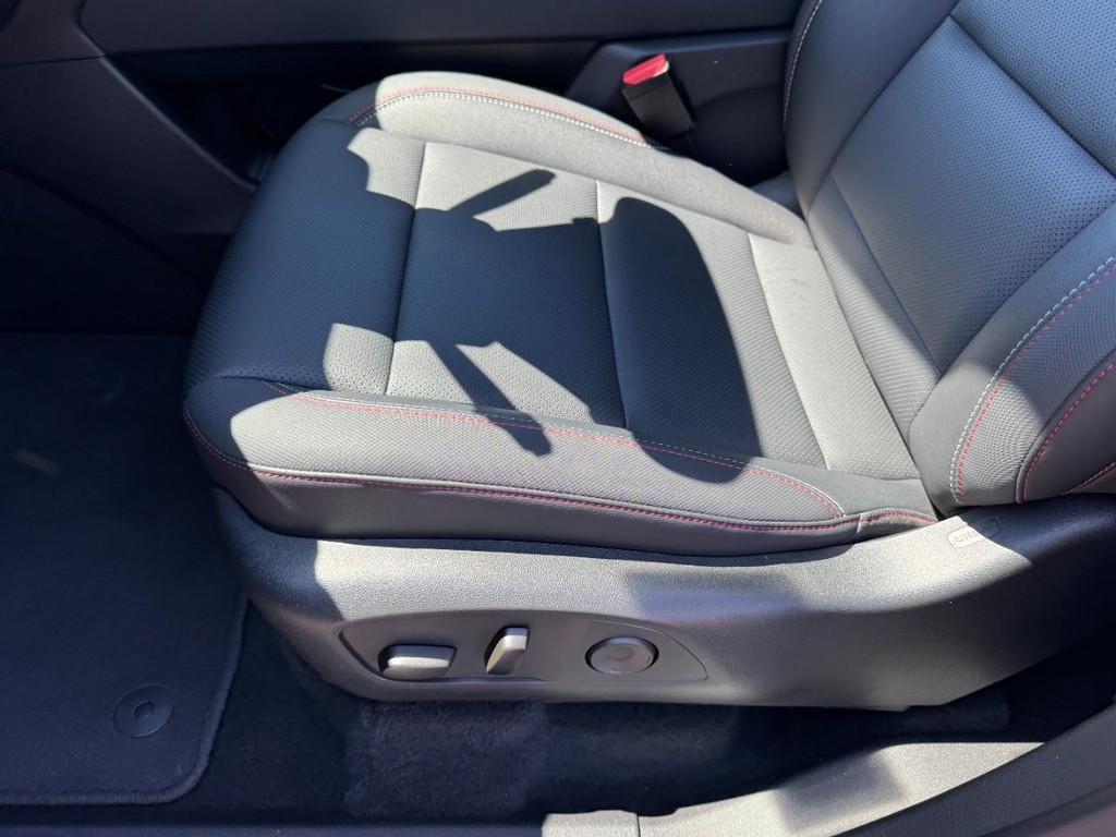 Chevrolet Traverse Vehicle Full-screen Gallery Image 16