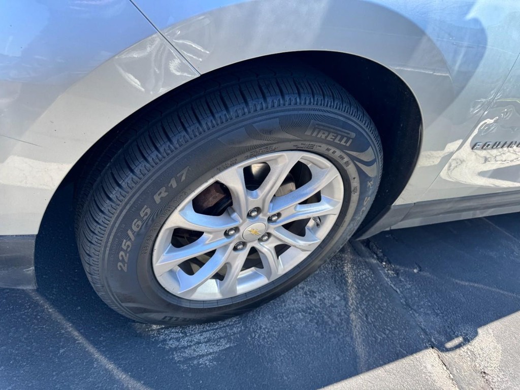 Chevrolet Equinox Vehicle Full-screen Gallery Image 04