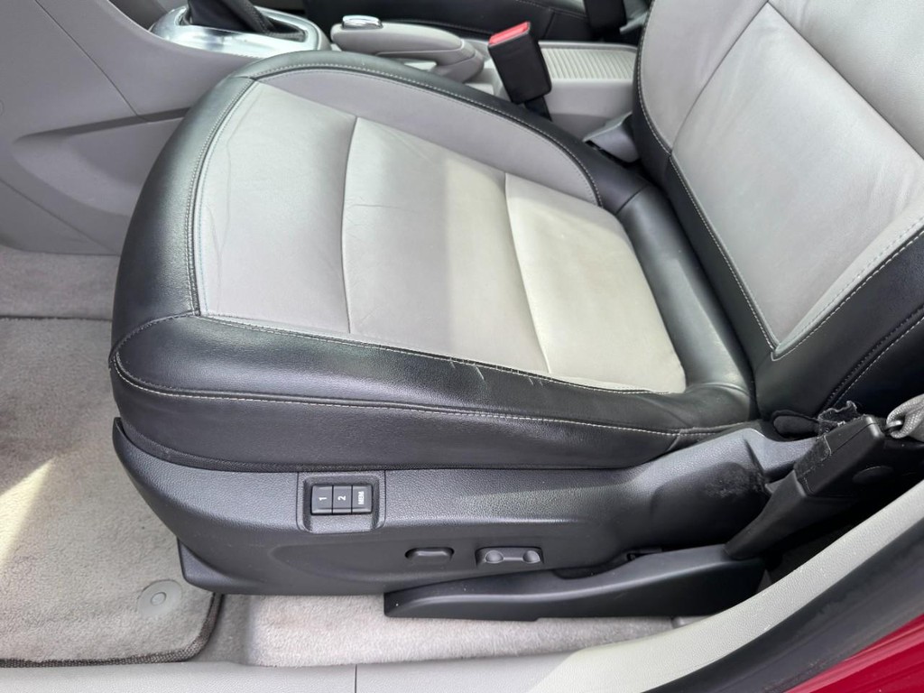 Buick Encore Vehicle Full-screen Gallery Image 15