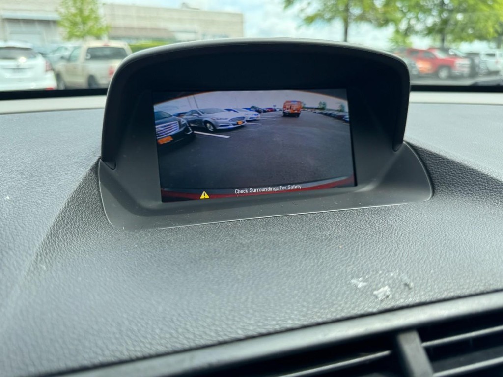 Buick Encore Vehicle Full-screen Gallery Image 21