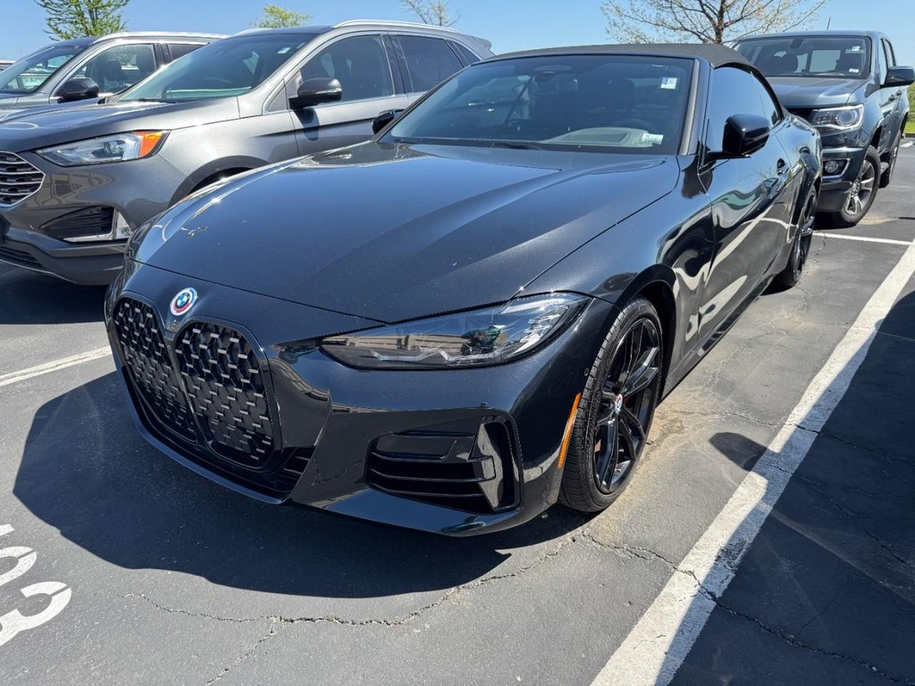 BMW 4 Series Vehicle Full-screen Gallery Image 03