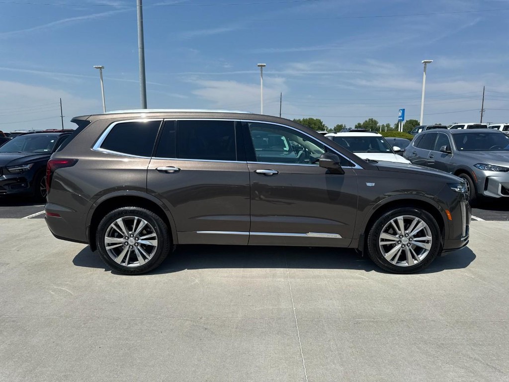 Cadillac XT6 Vehicle Full-screen Gallery Image 02