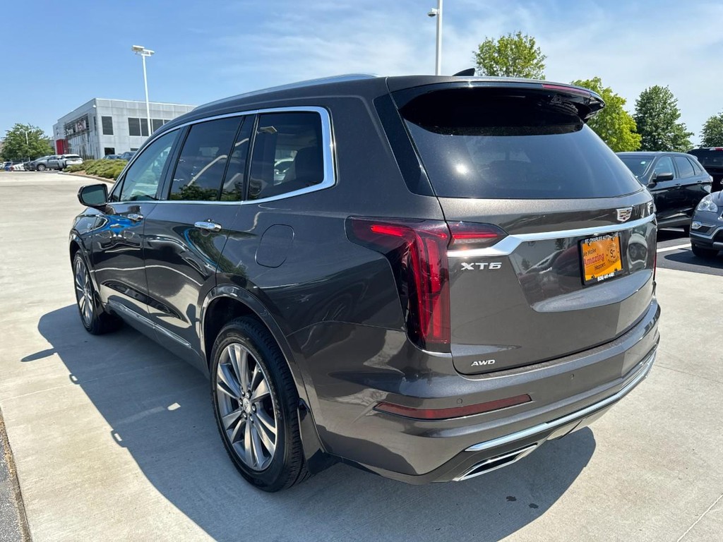 Cadillac XT6 Vehicle Full-screen Gallery Image 05