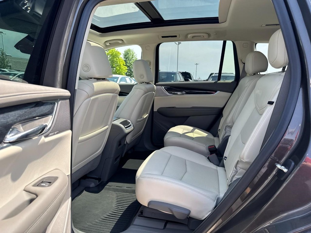 Cadillac XT6 Vehicle Full-screen Gallery Image 10
