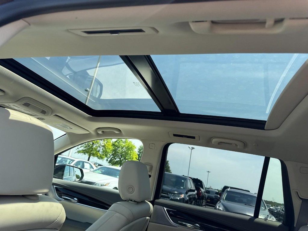 Cadillac XT6 Vehicle Full-screen Gallery Image 11