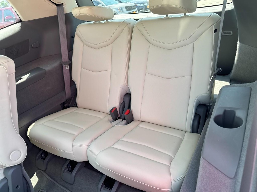 Cadillac XT6 Vehicle Full-screen Gallery Image 12