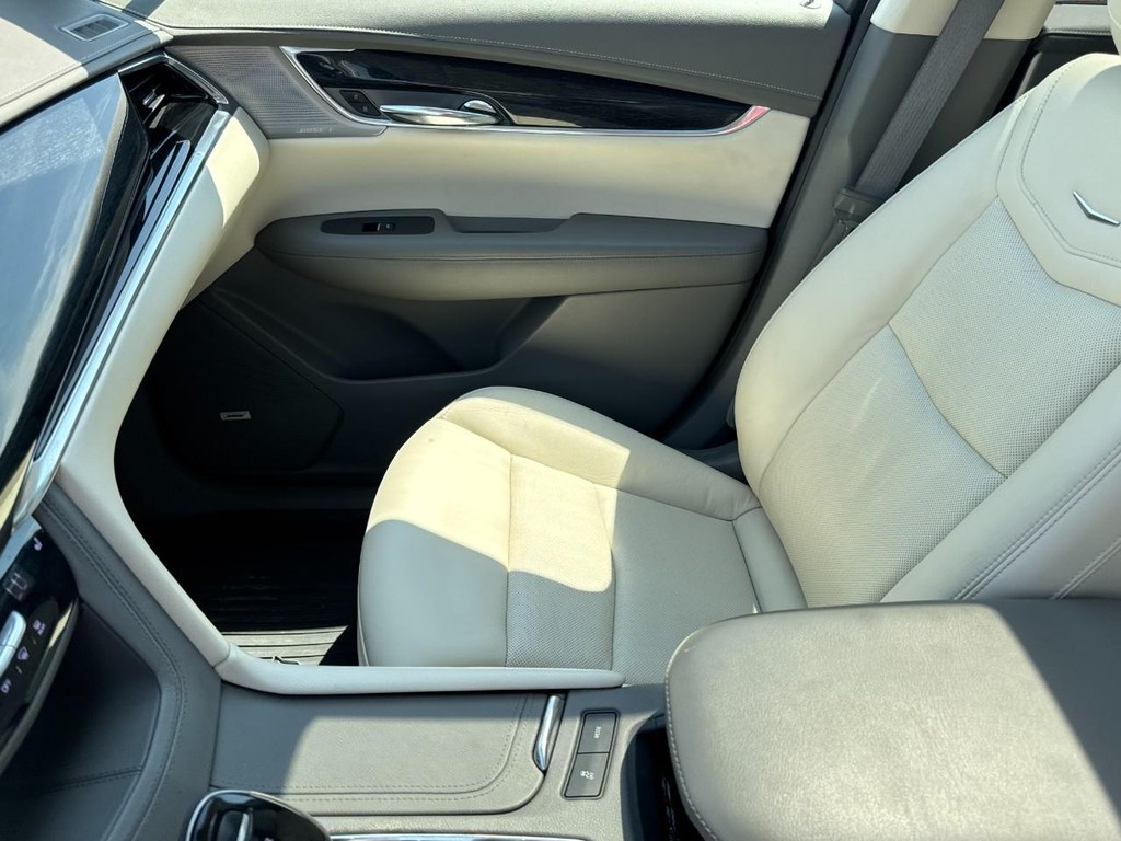 Cadillac XT6 Vehicle Full-screen Gallery Image 15