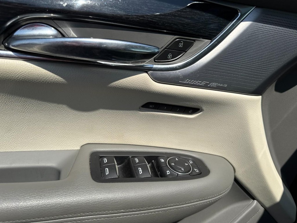 Cadillac XT6 Vehicle Full-screen Gallery Image 17