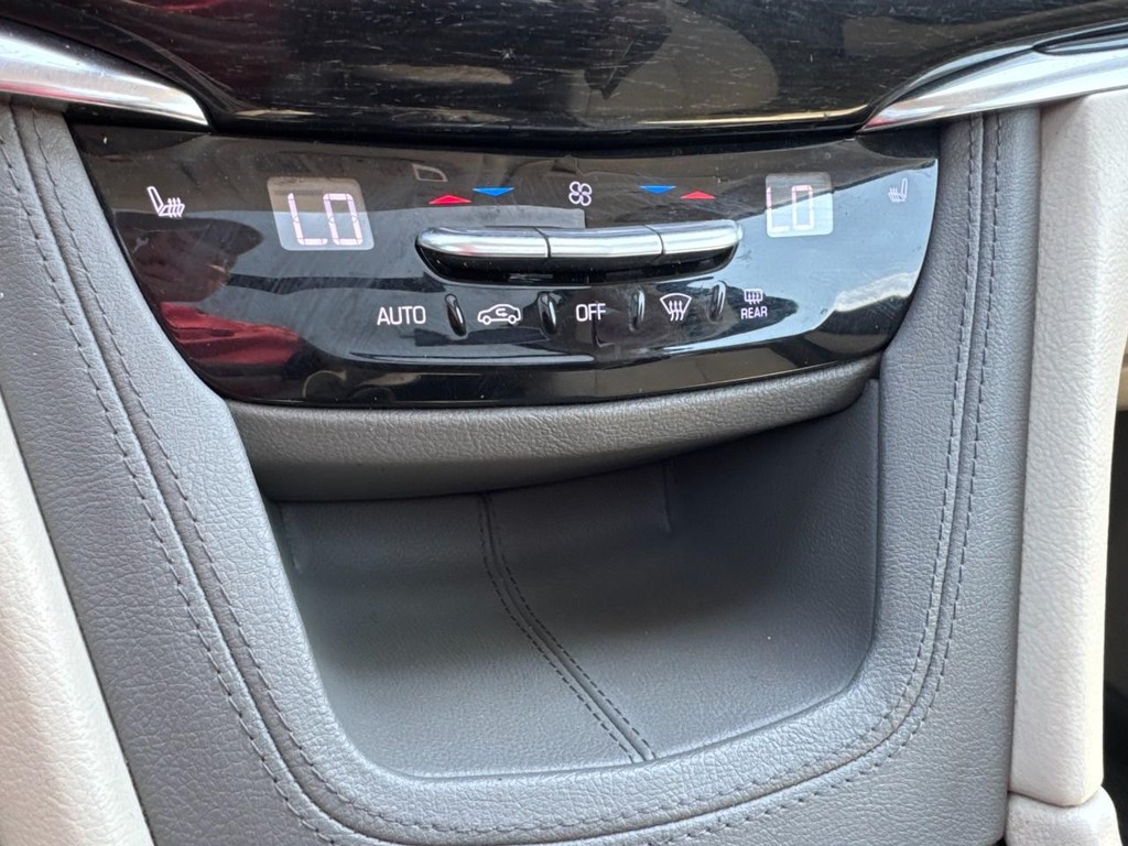 Cadillac XT6 Vehicle Full-screen Gallery Image 20