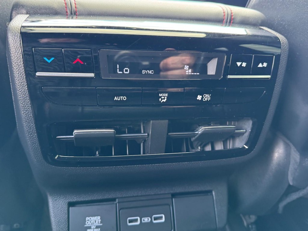 Acura MDX Vehicle Full-screen Gallery Image 12