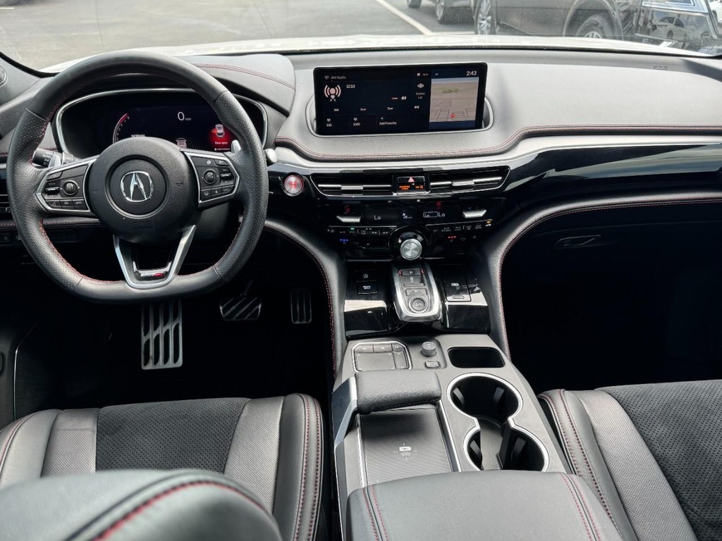 Acura MDX Vehicle Full-screen Gallery Image 13