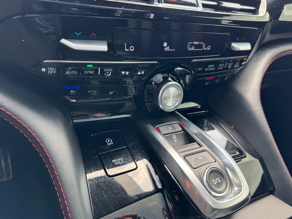 Acura MDX Vehicle Full-screen Gallery Image 20