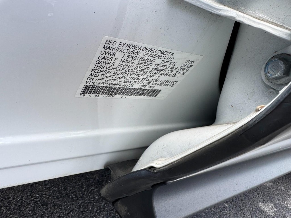 Acura MDX Vehicle Full-screen Gallery Image 26