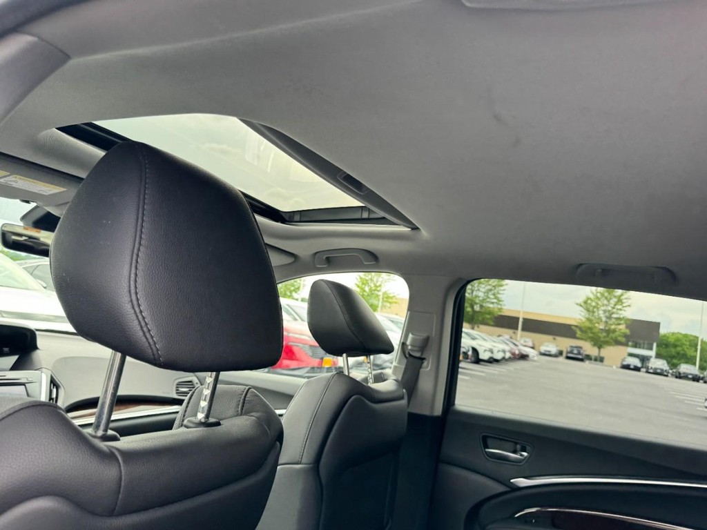 Acura MDX Vehicle Full-screen Gallery Image 11