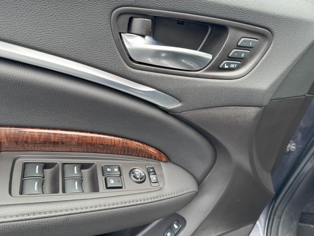 Acura MDX Vehicle Full-screen Gallery Image 17