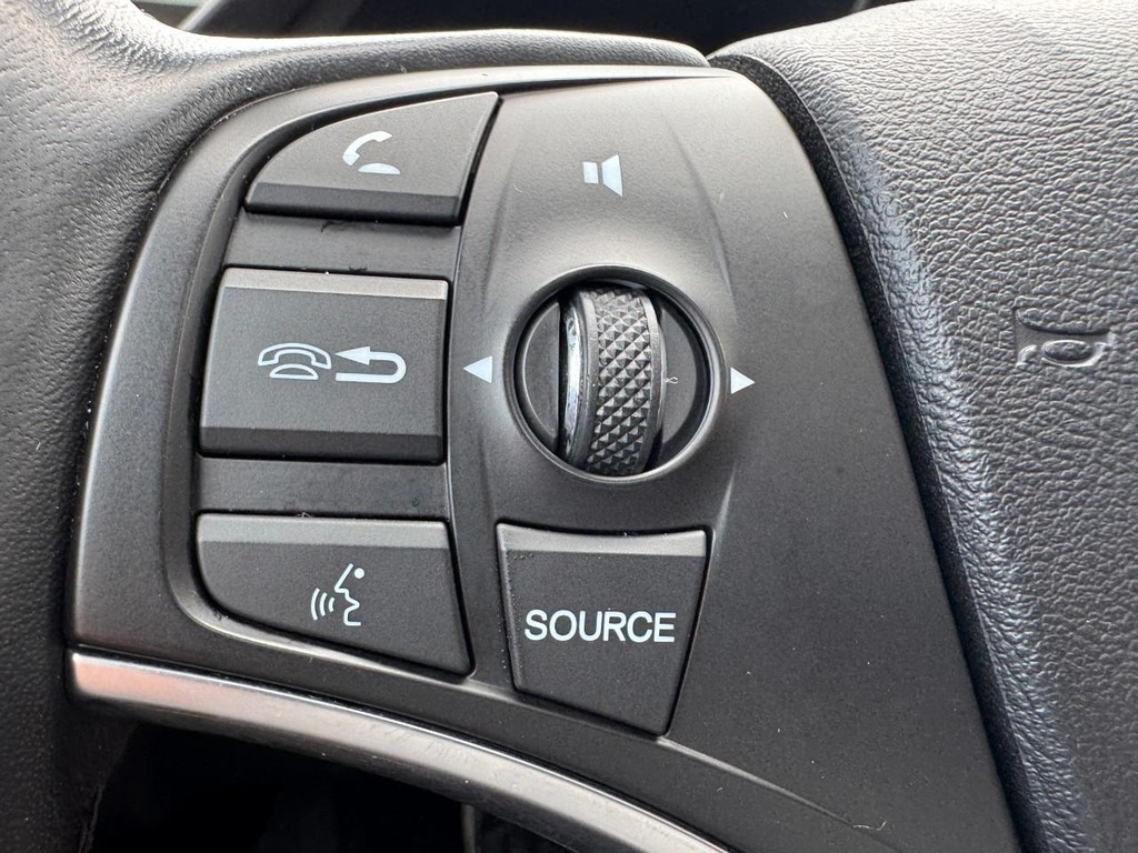 Acura MDX Vehicle Full-screen Gallery Image 18