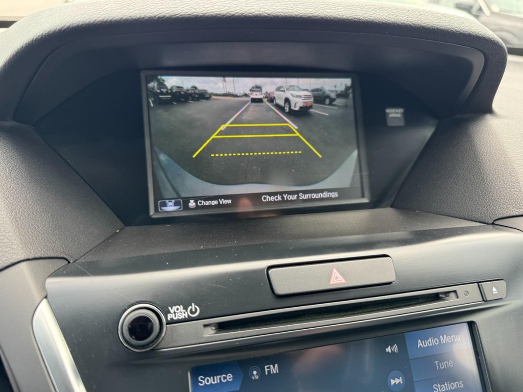 Acura MDX Vehicle Full-screen Gallery Image 21