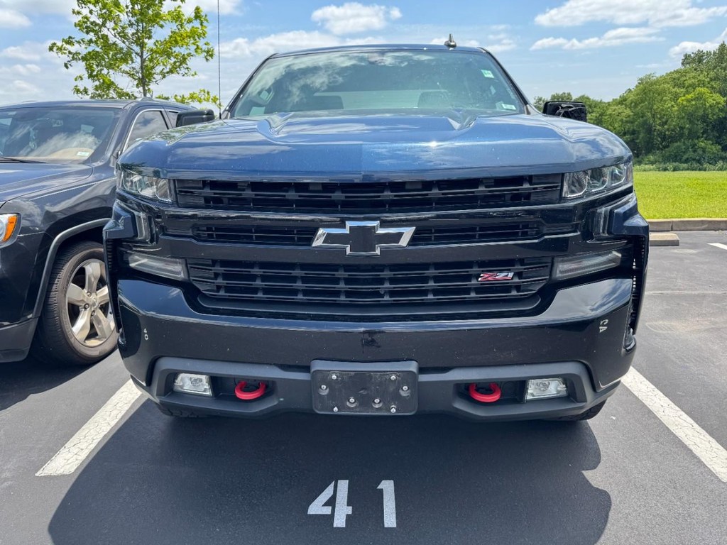 Chevrolet Silverado 1500 Vehicle Full-screen Gallery Image 02