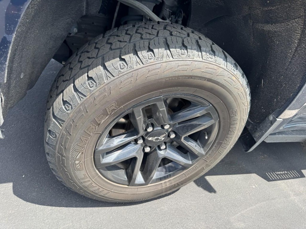 Chevrolet Silverado 1500 Vehicle Full-screen Gallery Image 04