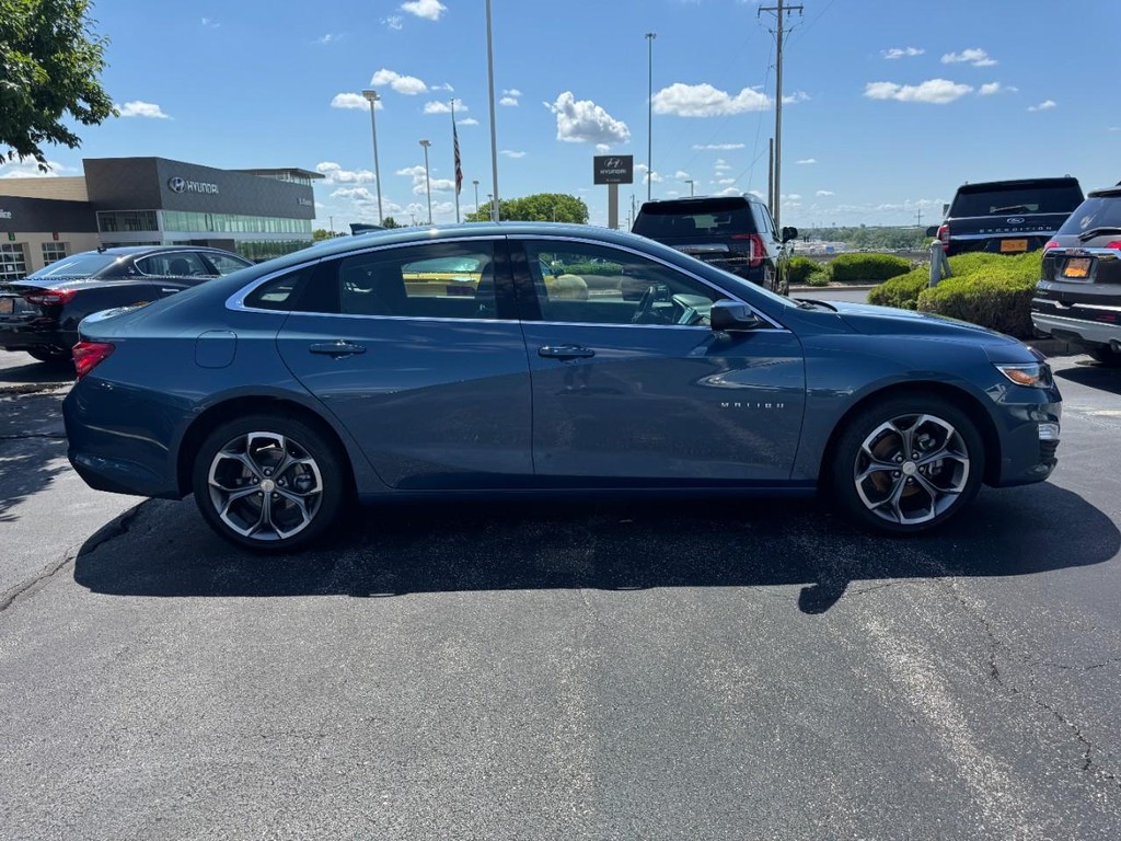 Chevrolet Malibu Vehicle Full-screen Gallery Image 02