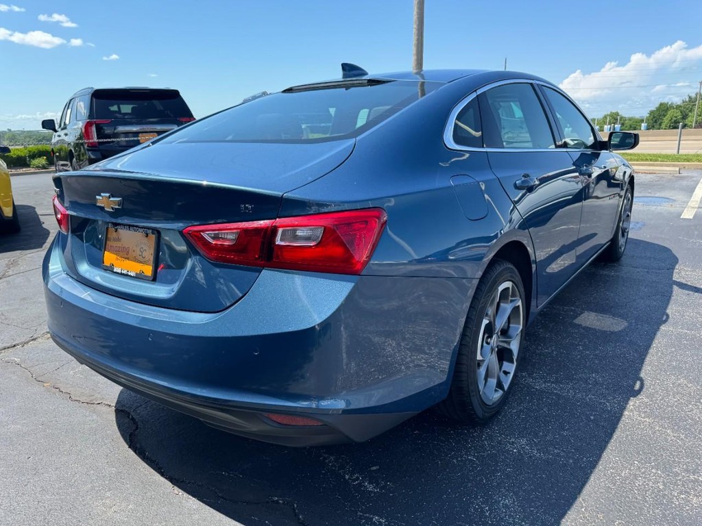 Chevrolet Malibu Vehicle Full-screen Gallery Image 03