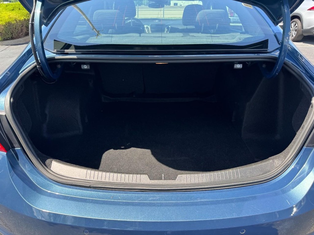 Chevrolet Malibu Vehicle Full-screen Gallery Image 06